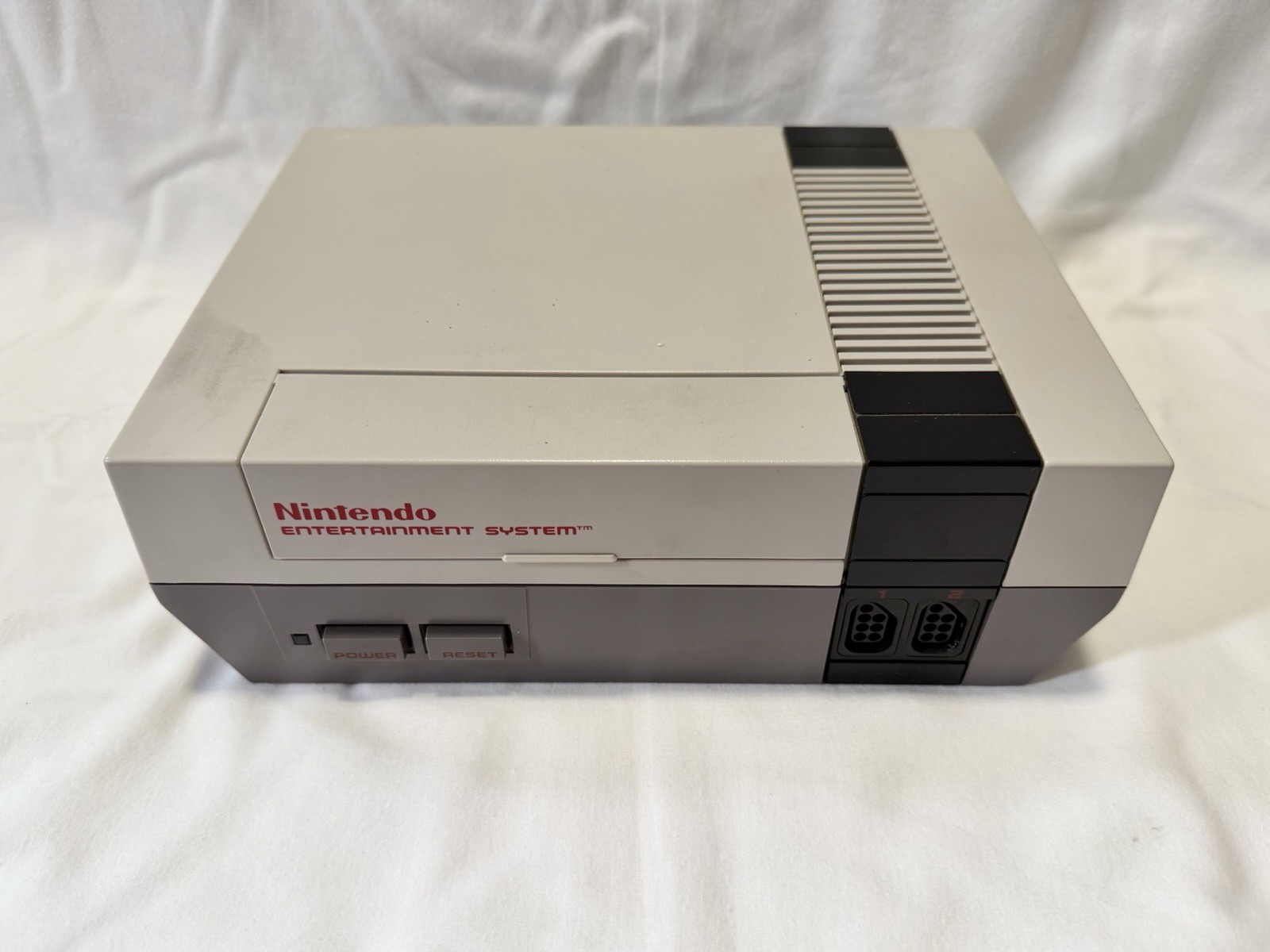 Nintendo NES Console Bundle Mario Duck Hunt Zapper Controllers Cables Manuals