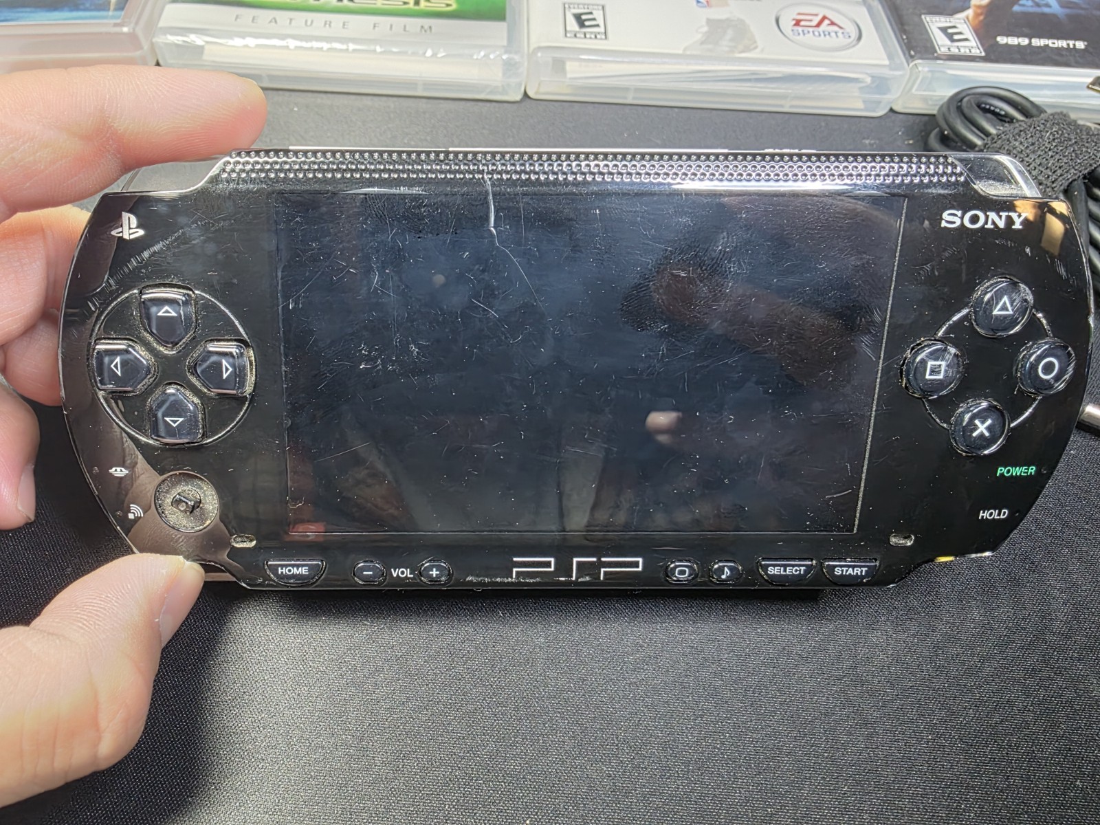 Sony PSP-1001 Black with Charger Battery 256mb Memory Stick + 2UMD + 3 Games ⚠️