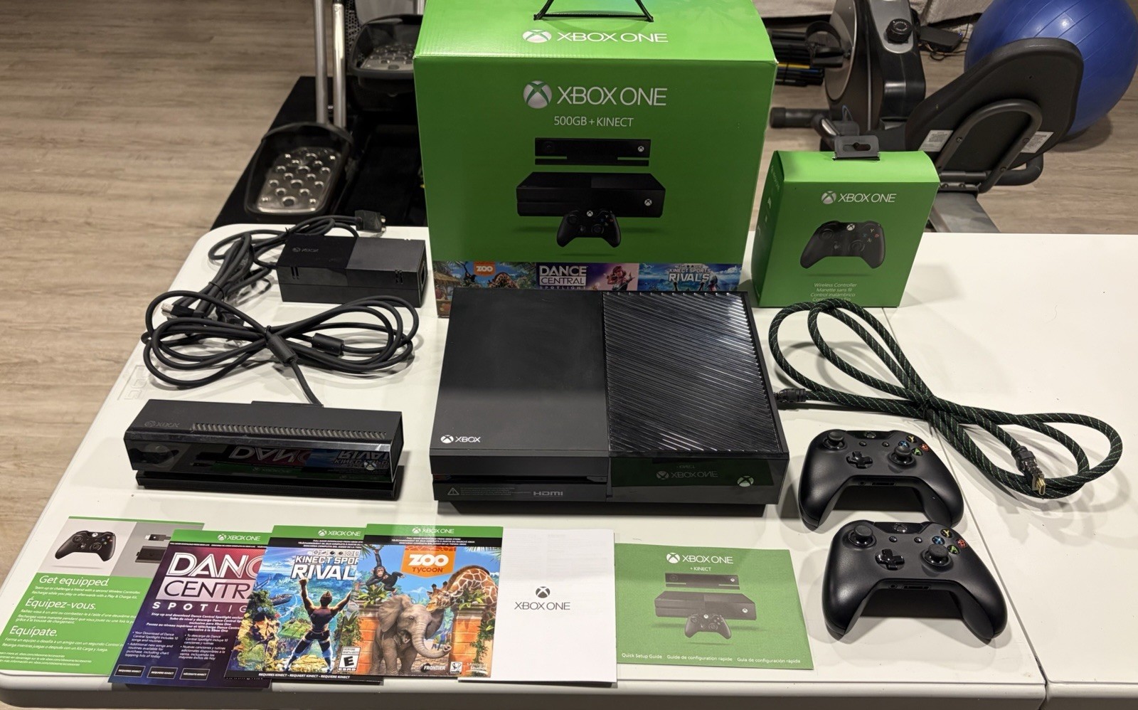 Microsoft Xbox One Console Bundle w/ Kinect, Controllers, Original Box & Inserts
