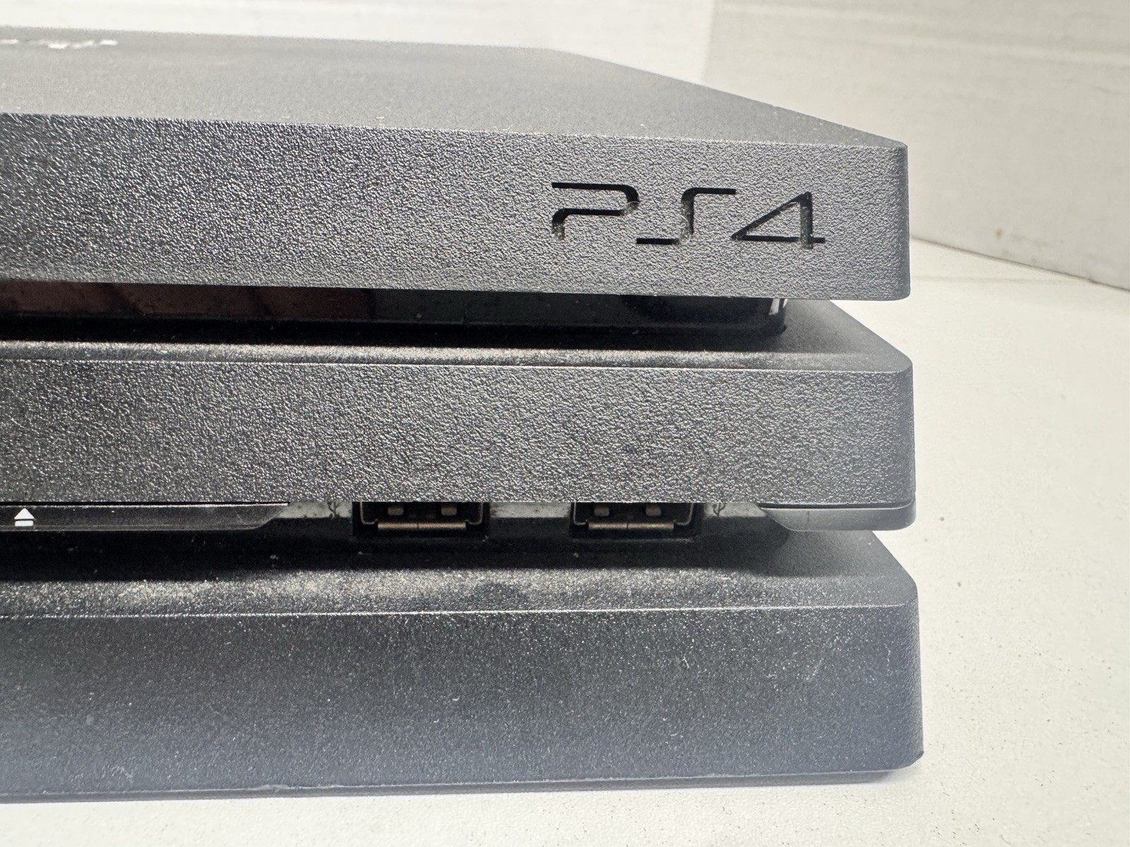 Sony PlayStation 4 Pro 1TB Black Console Bundle – Tested (3 Games)