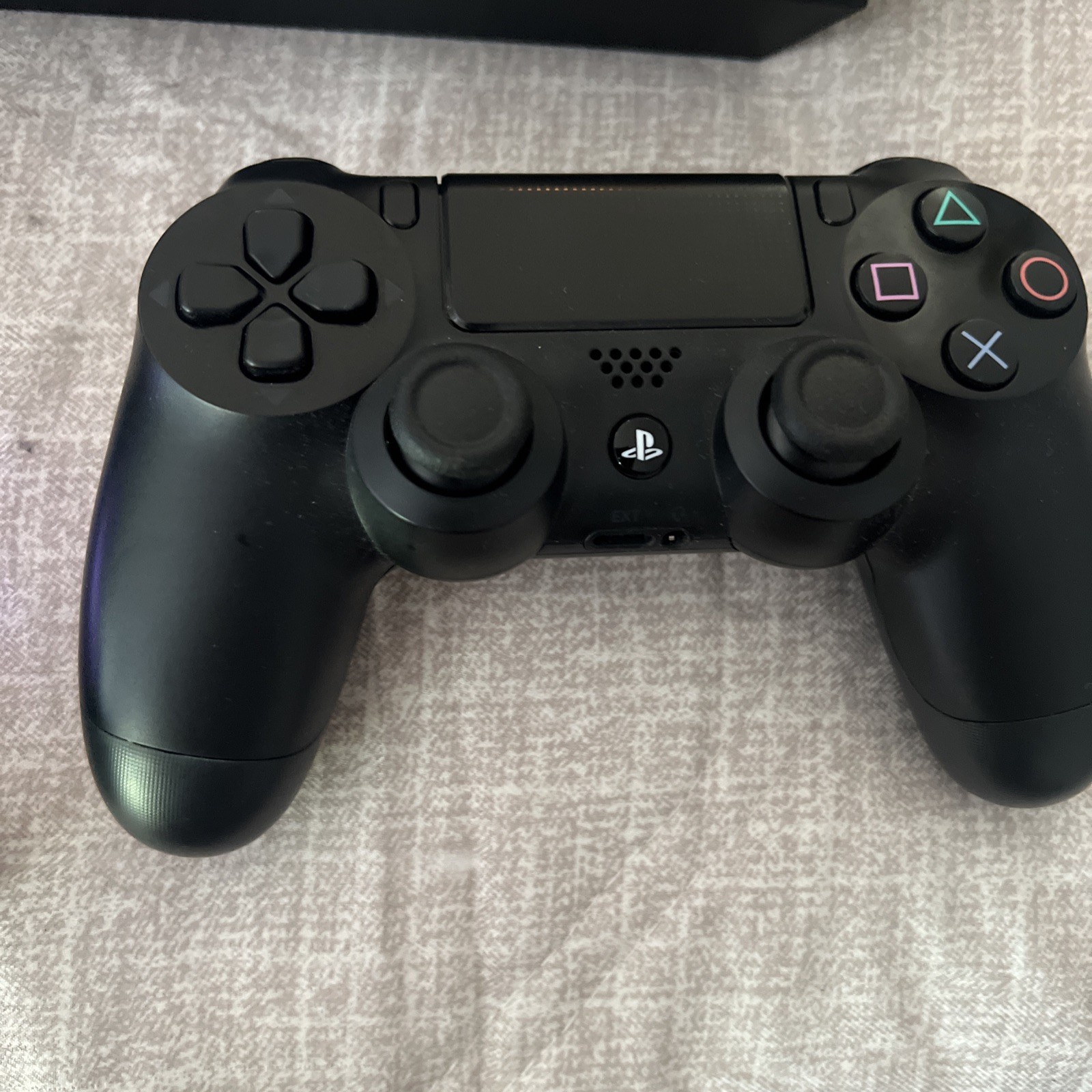 Low Firmware PlayStation 4 500gb W/ 2Controllers+Wires+CoolingStand -10.71 Firm