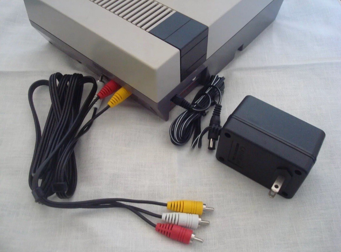 NINTENDO NES CONSOLE ORIGINAL SYSTEM GAMES SUPER MARIO 1 2 3 & Batman Video Game