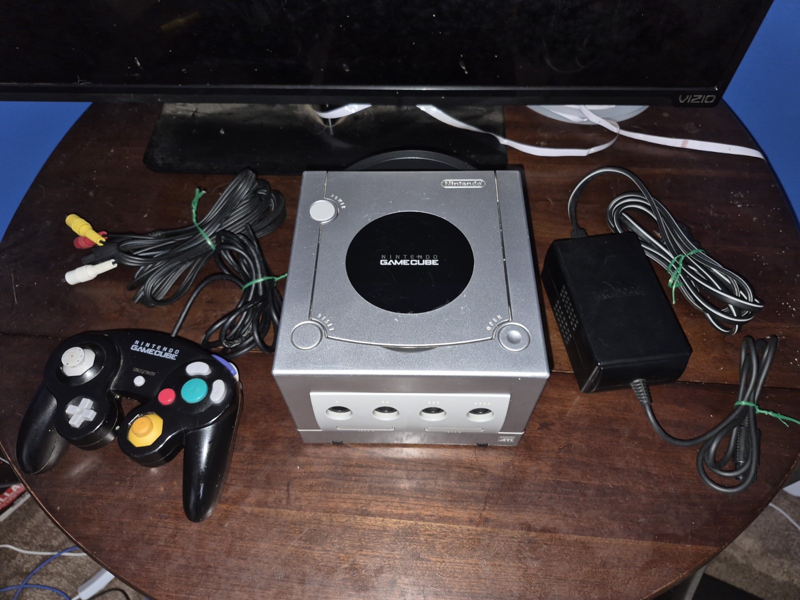 Nintendo GameCube DOL-101(USA) Silver Bundle w/ Controller, Power & AV Cables
