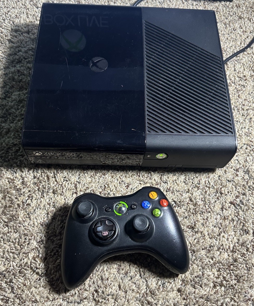 Microsoft Xbox 360 E 4GB Console Bundle 5 Games Black Wired Controller Tested
