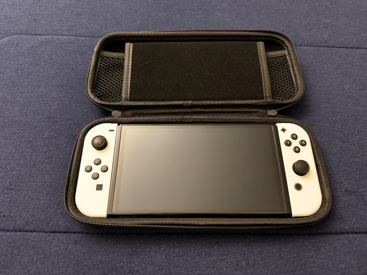 Nintendo Switch OLED – 64GB – White – 256GB microSD – Case – Box – Excellent