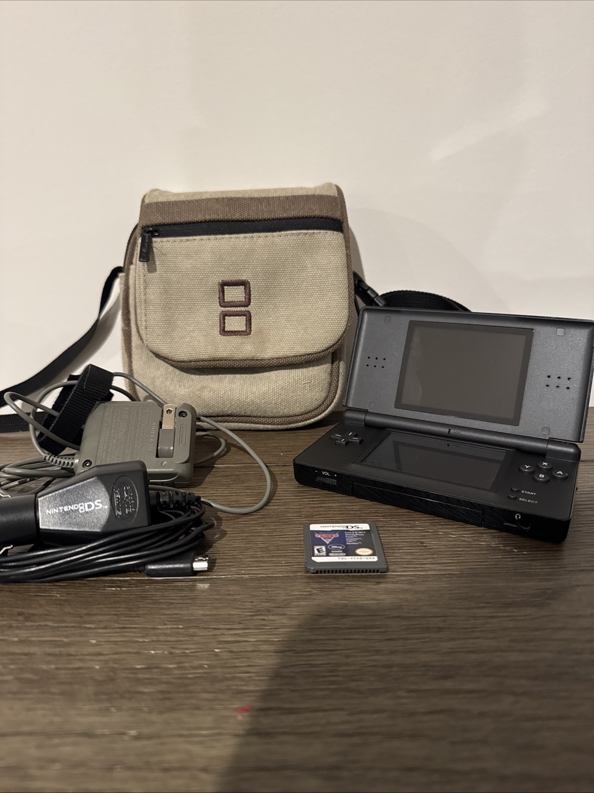 Nintendo DS Lite Black Handheld System Model No. USG-001 w/ Charger & Stylus Pen