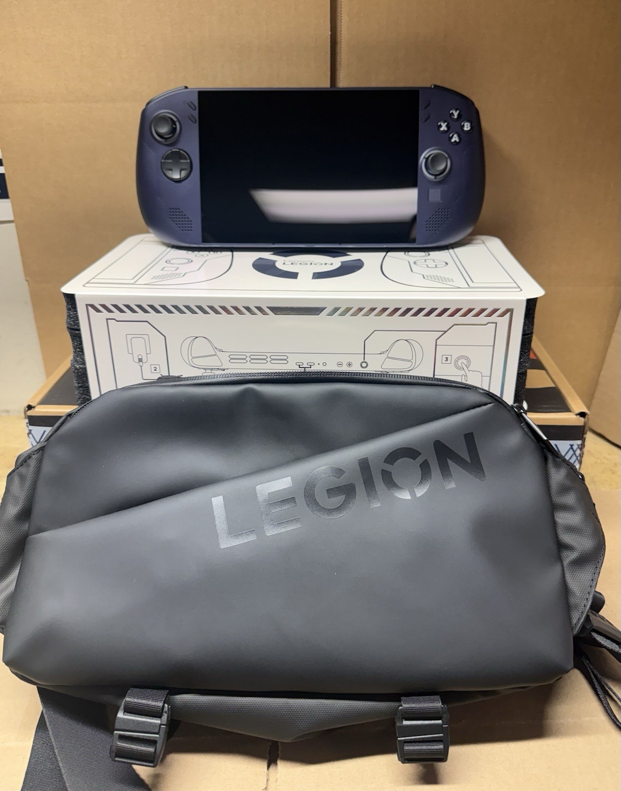 Lenovo Legion Go S Ryzen Z1 Extreme, 32GB RAM, 1TB SSD, SteamOS, Sling Case WP