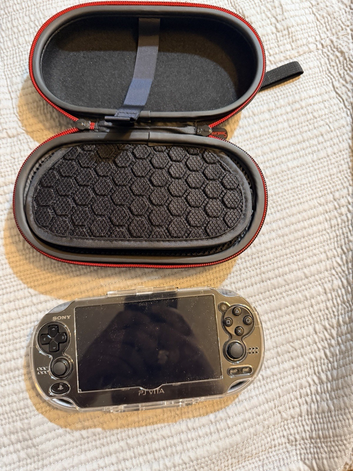 Sony PlayStation Vita PCH-1001 Handheld System Black Wi-Fi 8GB w/ Case