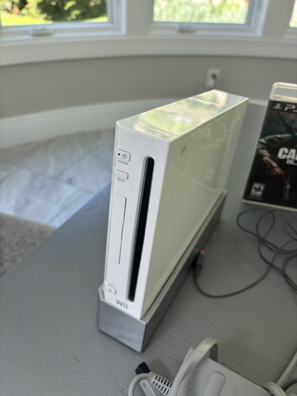 Nintendo Wii RVL-001 512 MB Home Console Bundle- White