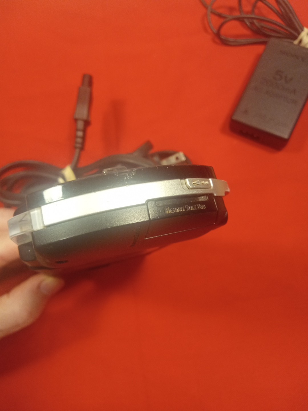 PSP 1001 CONSOLE+AC ADAPTER/NO TOGGLE BUTTON OR BATTERY & COVER/ SEE…