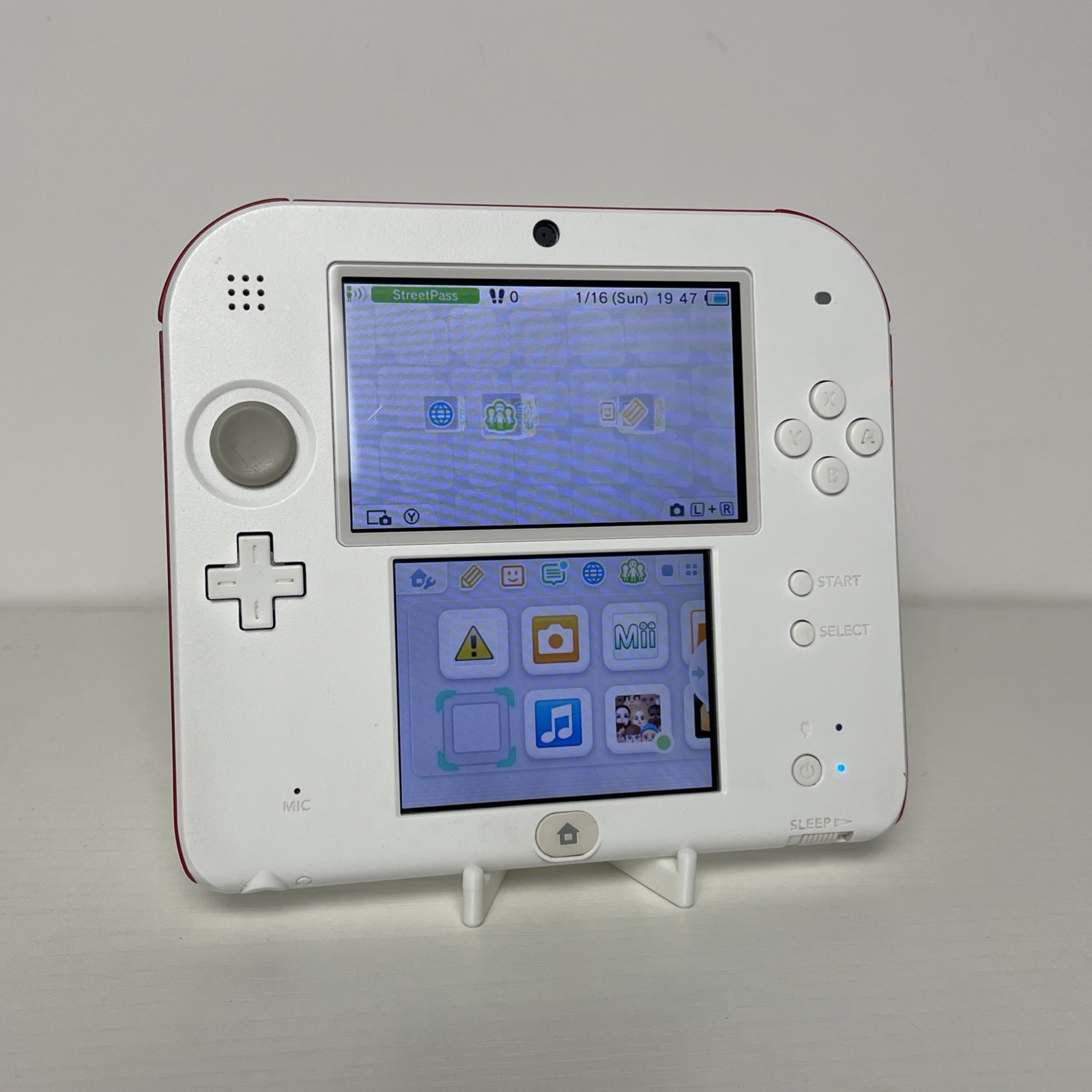 Nintendo 2DS Handheld Game Console FTR-001 Red White Tested Works