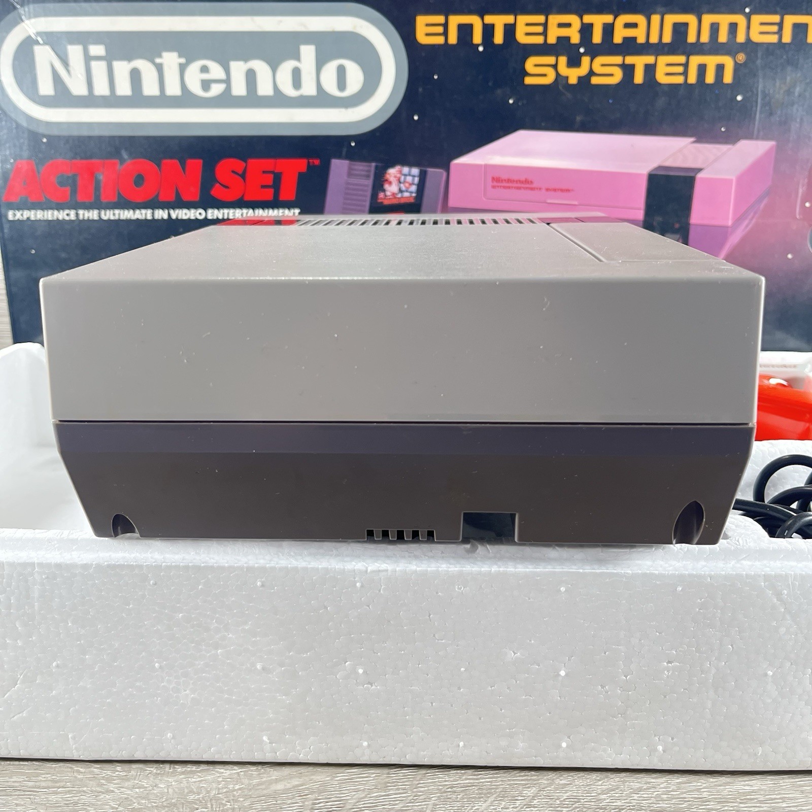 Nintendo NES Action Set Complete In Box Inserts Mario/Duck Hunt Tested