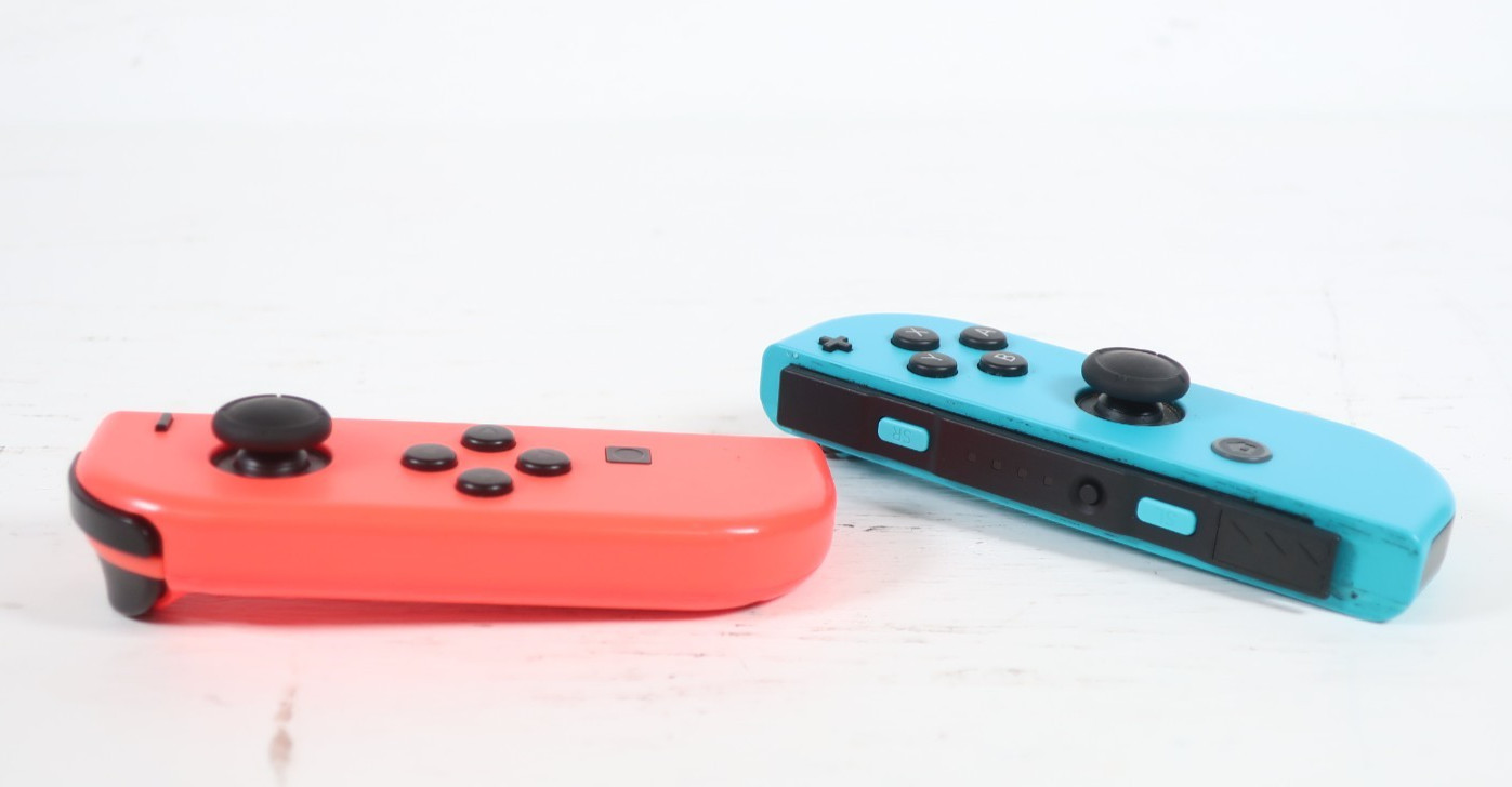 Nintendo Switch Console 32GB Neon Red/Blue Joy-Con Bundle w/ Charger Tested