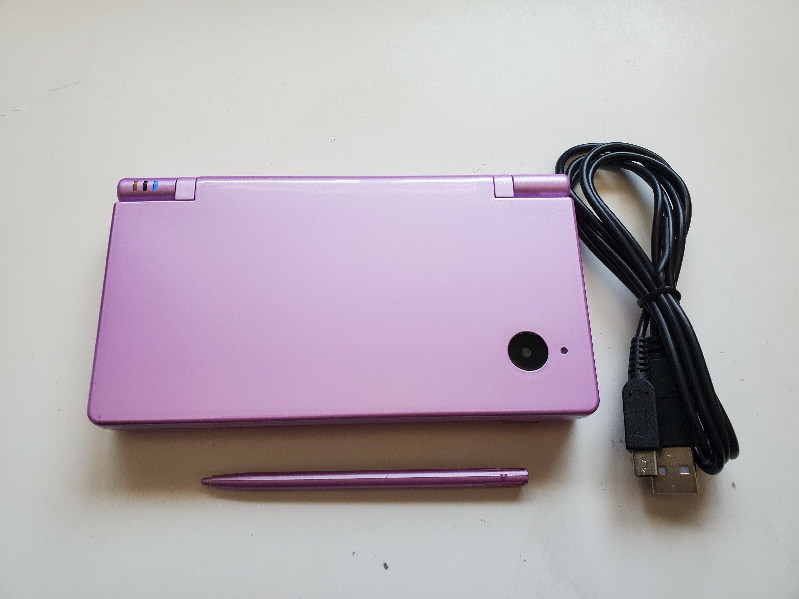 Nintendo DSi purple Handheld System + charger FAST SHIPPING