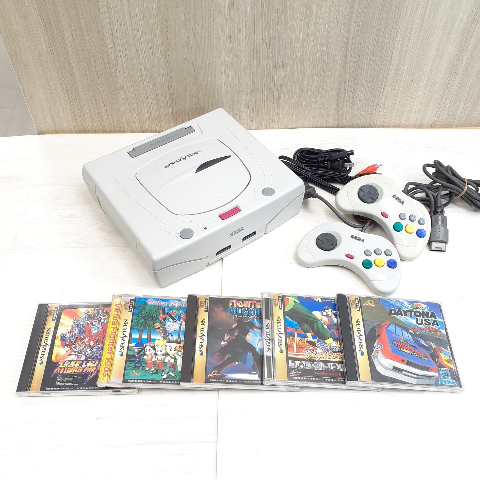 Sega Saturn Console Japan White bundle with 2 Controllers & 5 Games DAYTONNA USA