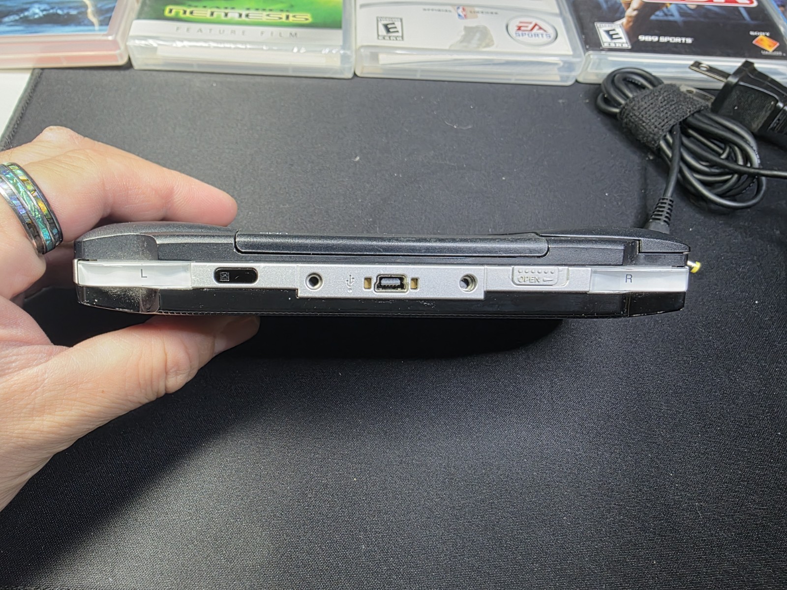 Sony PSP-1001 Black with Charger Battery 256mb Memory Stick + 2UMD + 3 Games ⚠️