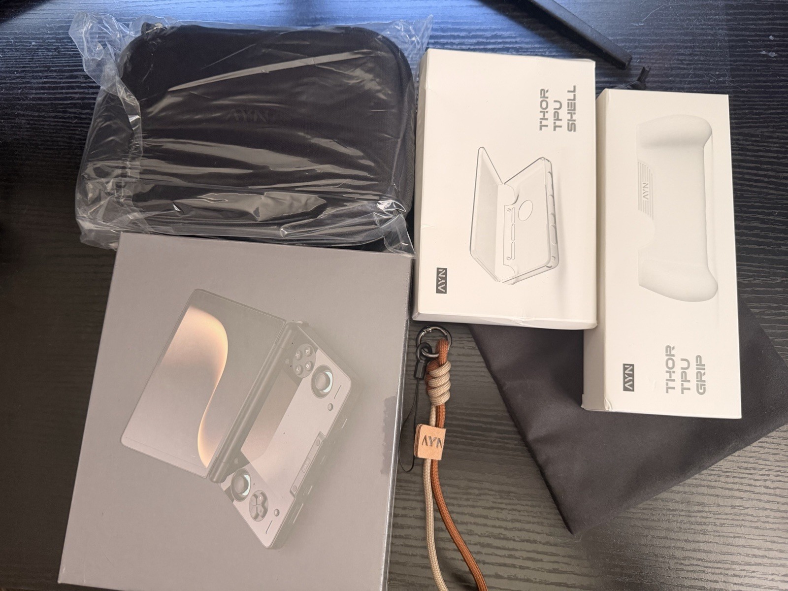 AYN Thor Max – BRAND NEW SEALED – 1TB Storage 16GB RAM – white – BATCH 4 – UFS 4