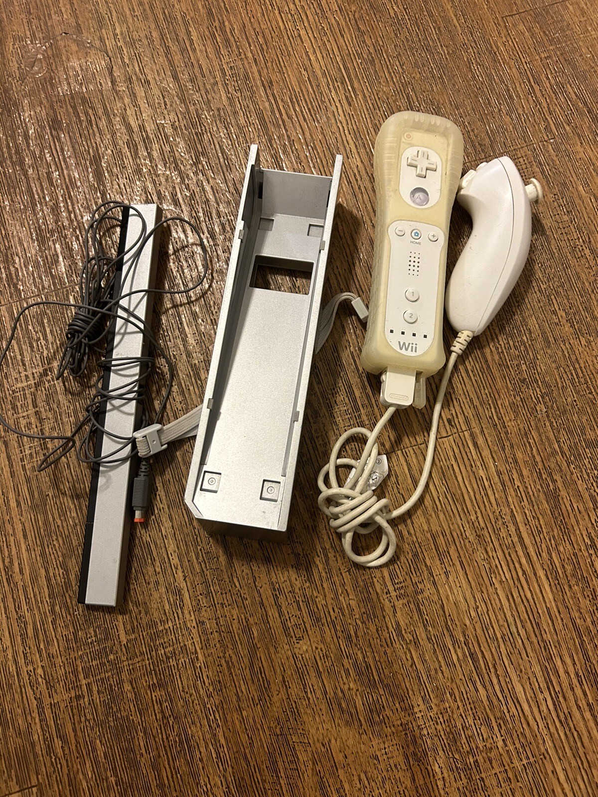 Nintendo Wii Console Complete WORKING RVL-001 512 MB Home Console – White