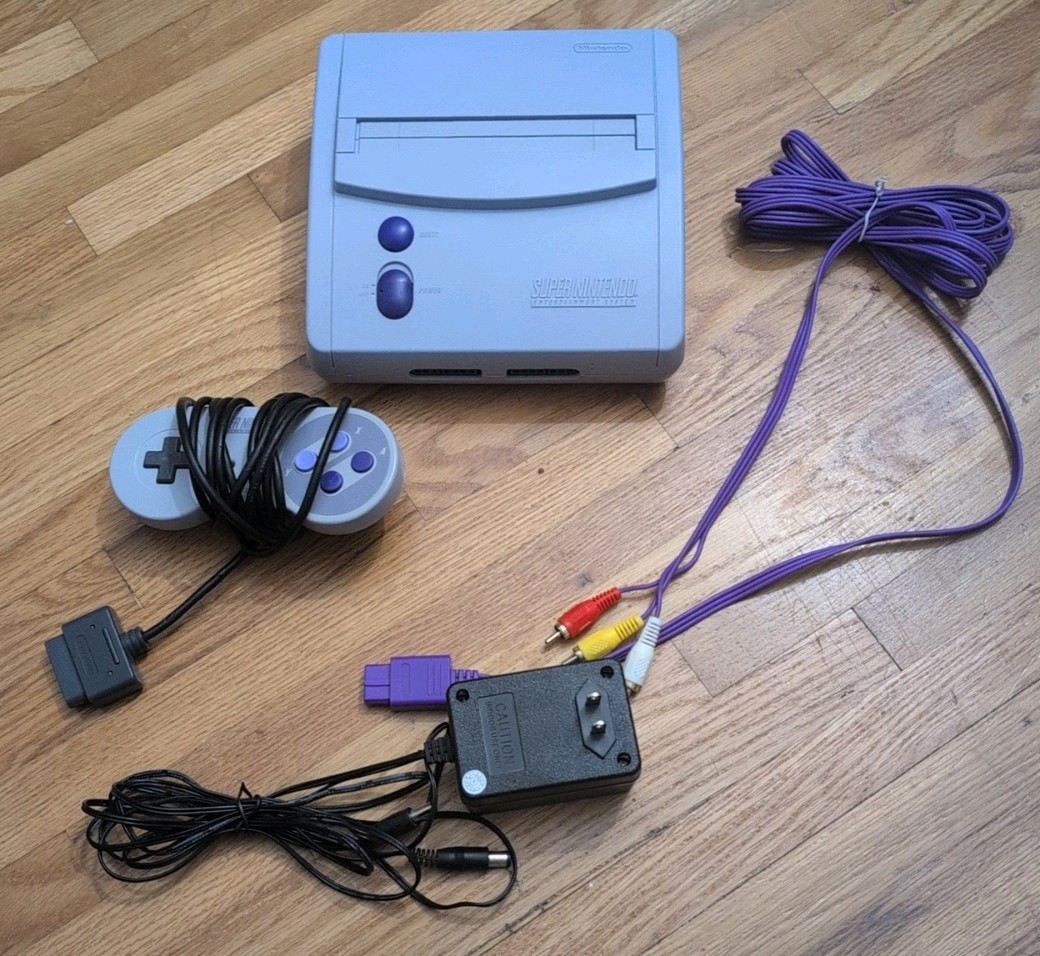 Nintendo SNES 512MB Grey Console SNS-101. W/ power , AV hook up and control.