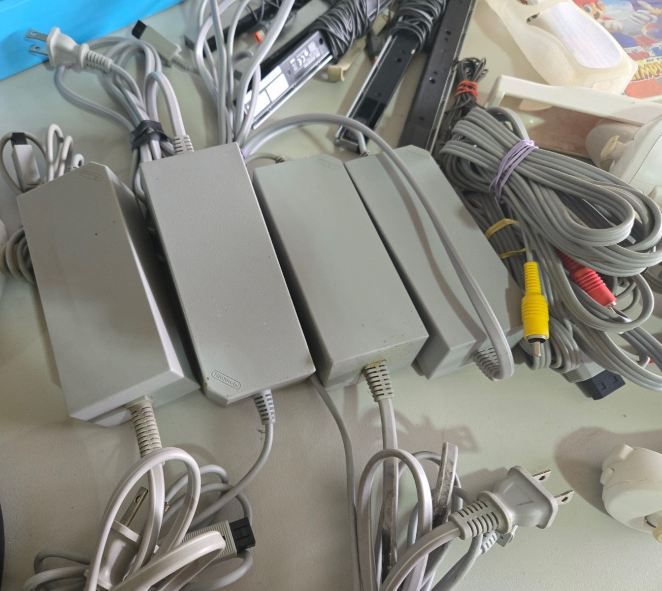 Nintendo Wii 3 Consoles Remotes w/ 10 Games Controllers Mario Sonic HUGE LOT