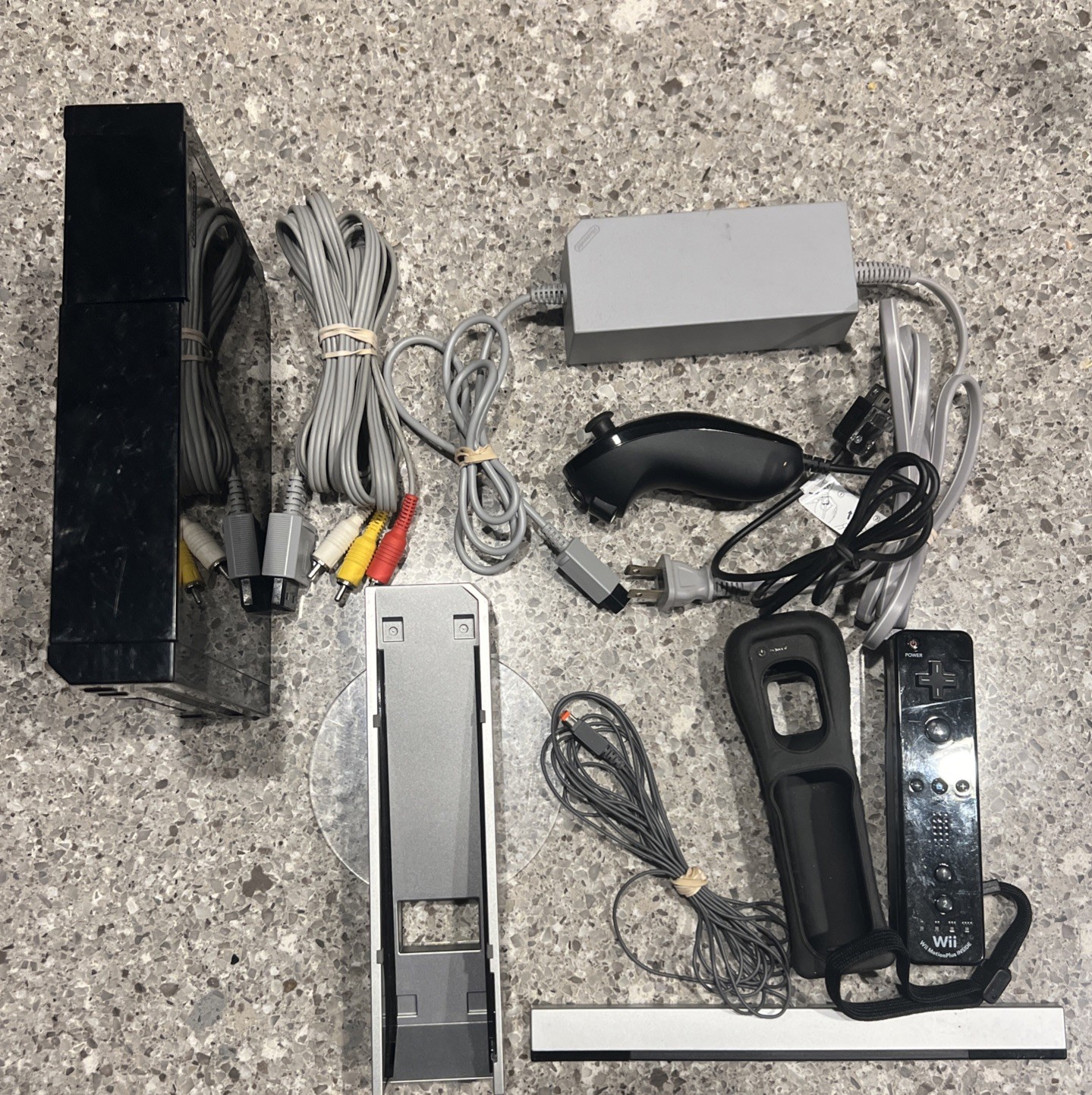 Nintendo Wii RVL-001 Console Bundle Tested Working GameCube Compatible
