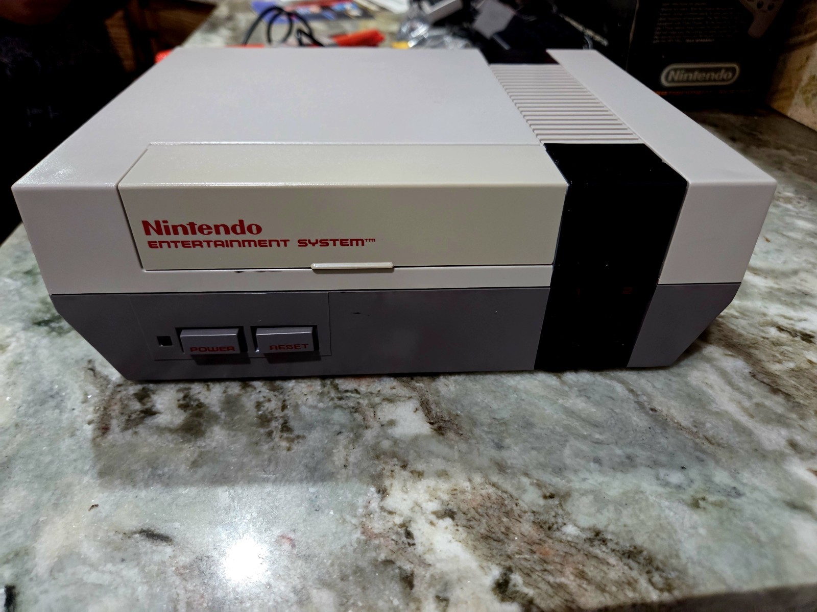 Nintendo NES Action Set Console Zapper Light Gun Duck Hunt Mario Controllers