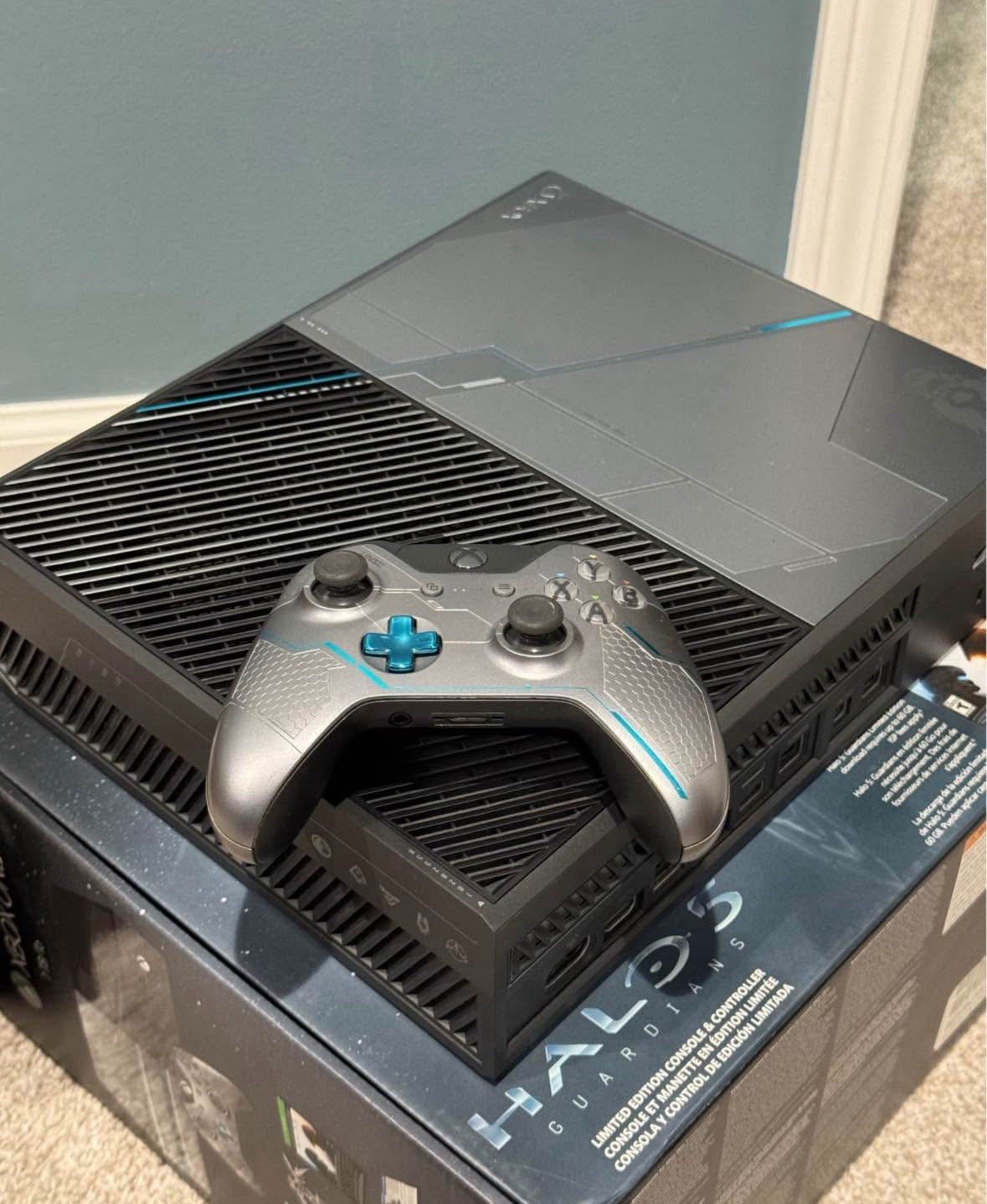 Microsoft Xbox One Halo 5 Guardians Limited Edition Gray Console Bundle 1TB