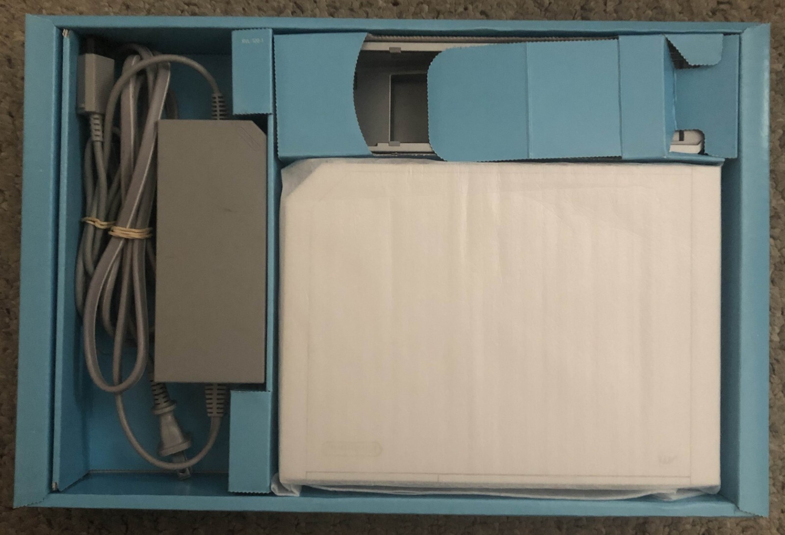 Nintendo White Wii in box with 9 classic Games