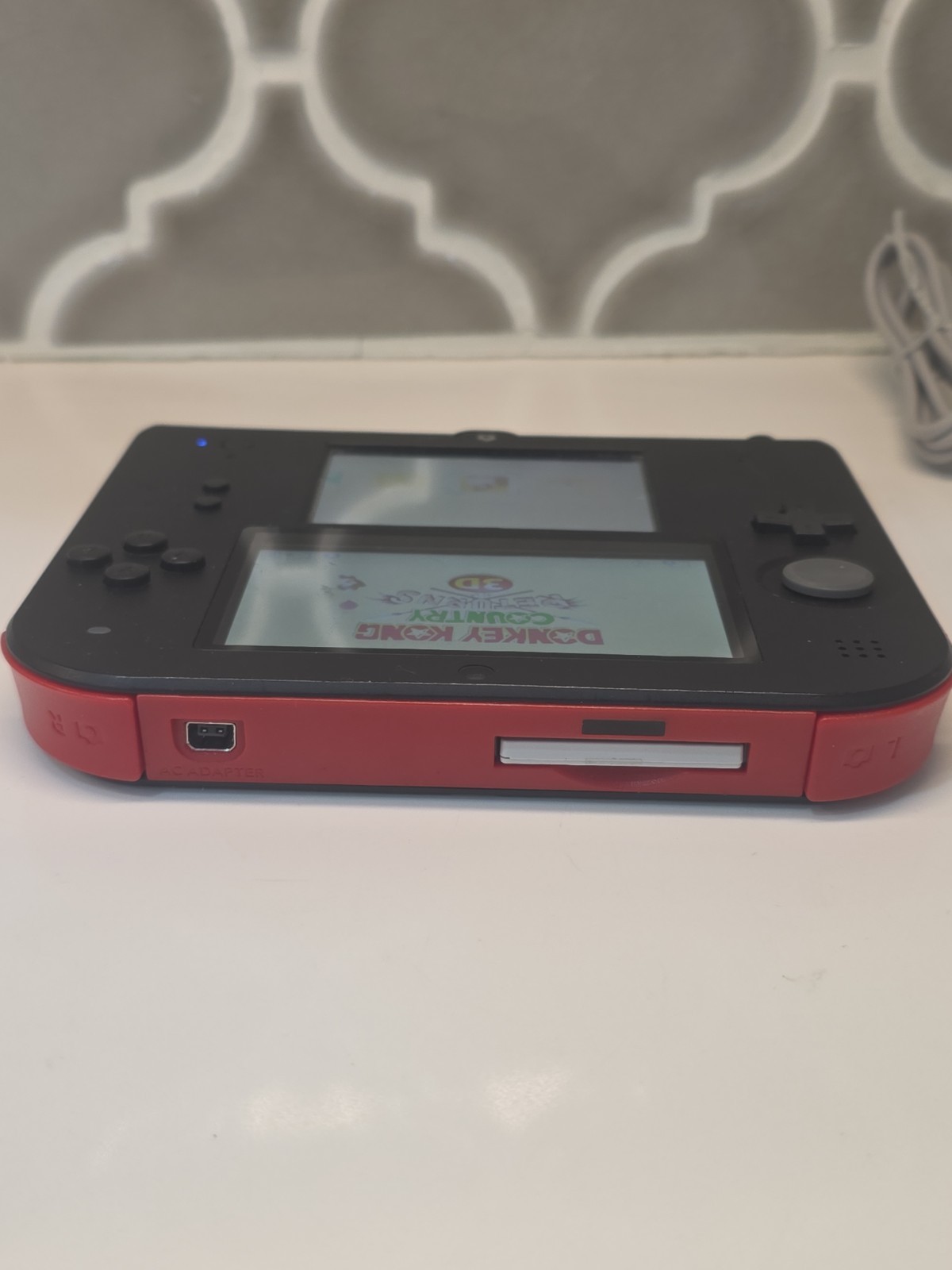 Nintendo 2DS Console Red & Black Charger 4GB SD Card Donkey Kong Country Working