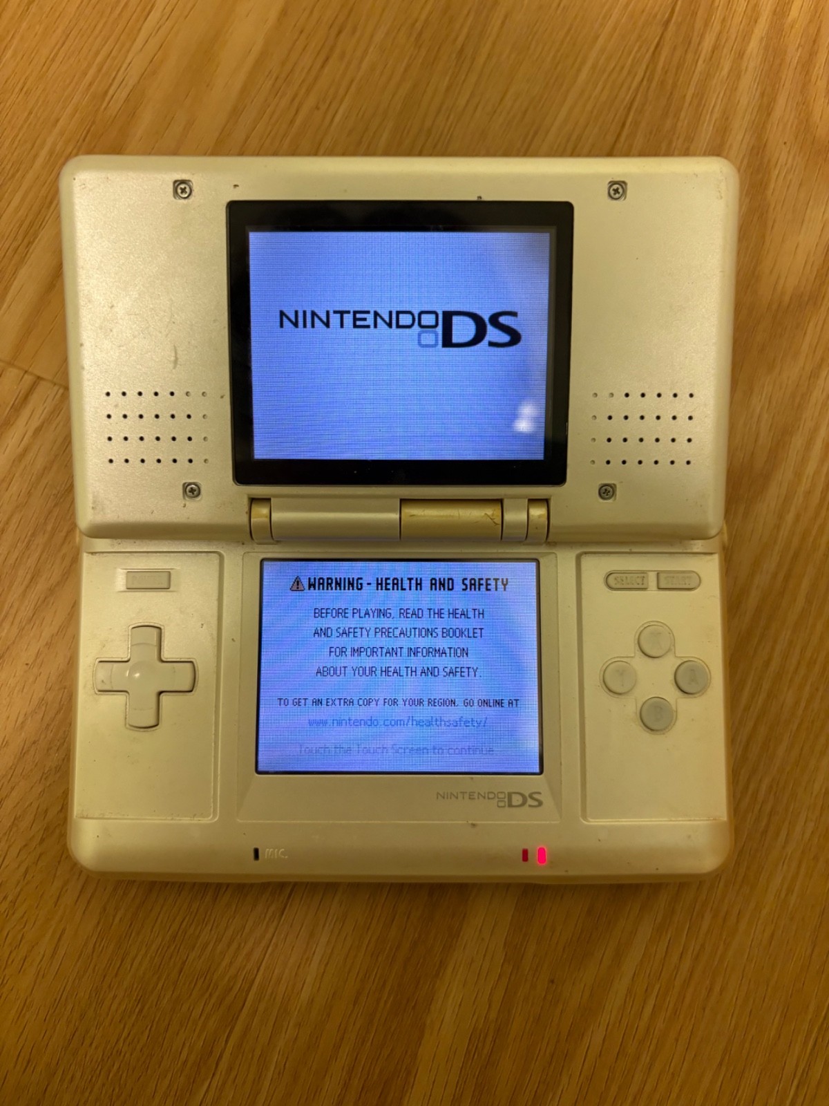 Nintendo DS White Handheld System – Good Condition! – TESTED AND WORKING (4A)