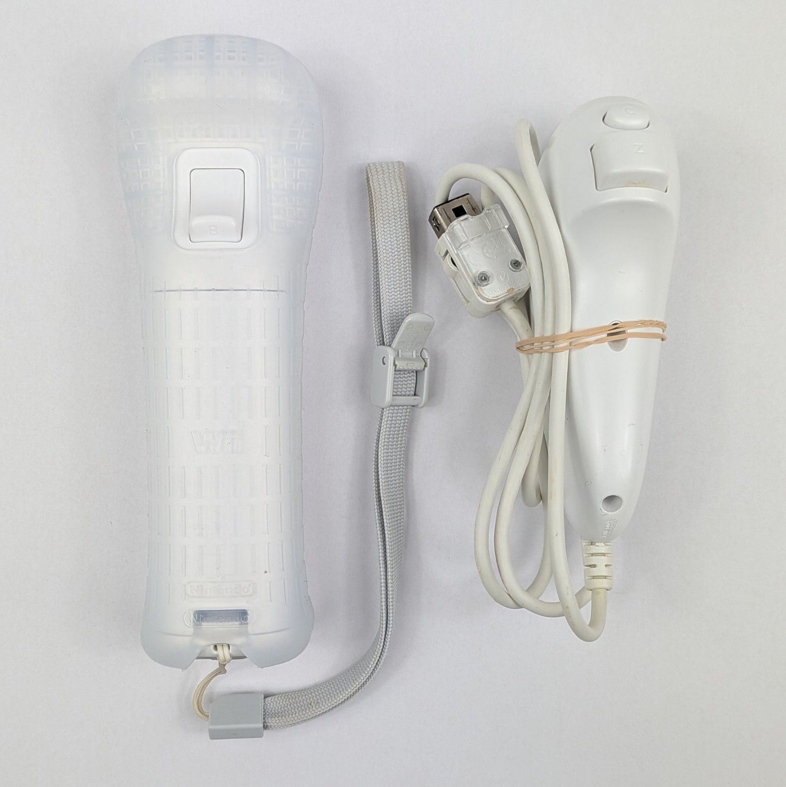 Nintendo Wii Console Bundle RVL-001 Plays Complete GameCube w/Cables Remote A