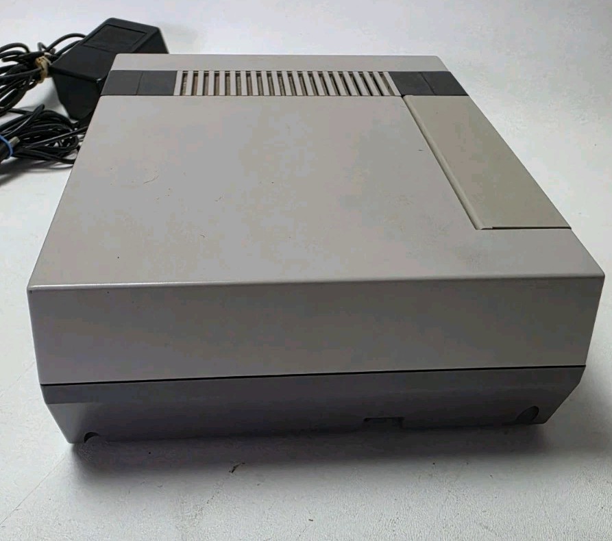 Nintendo NES Console NES-001 Bundle With 3 Games, Controller, Wires