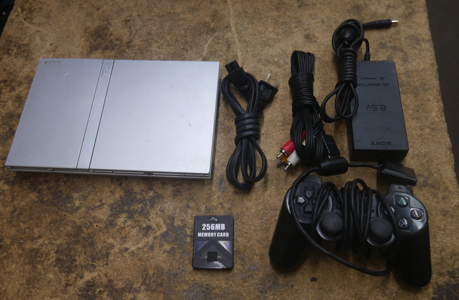 Sony PlayStation 2 PS2 Slim Silver SCPH-77001 , Controller, 256 MB Memory Card