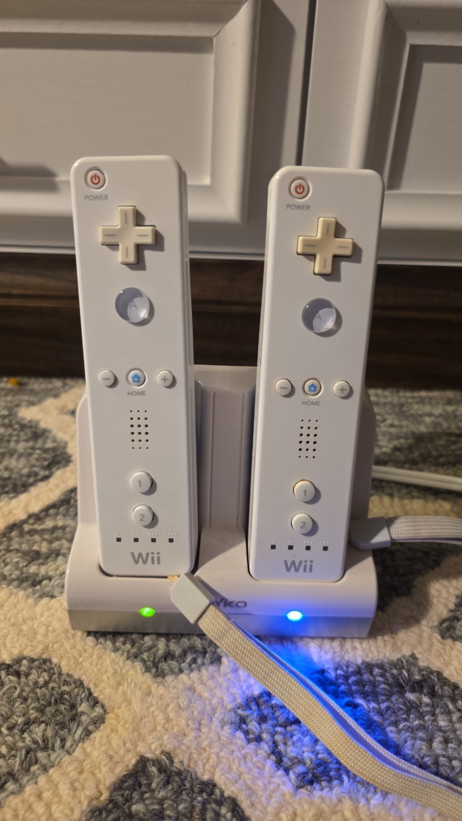 Wii Bundle, Console, 3 Remotes, 6 Games, Sport Accessories, Recharge Station