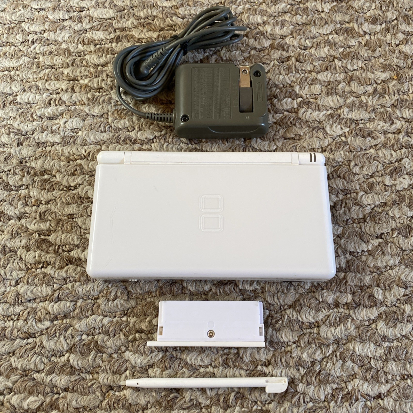 NICE Nintendo DS Lite USG-001 Polar White w/stylus charger gba dust cover OEM