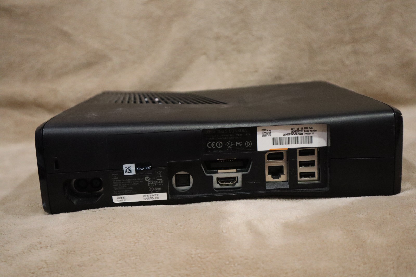 xbox 360 s console 2 controllers Kinect 2 games hdmi cord no power cord untested