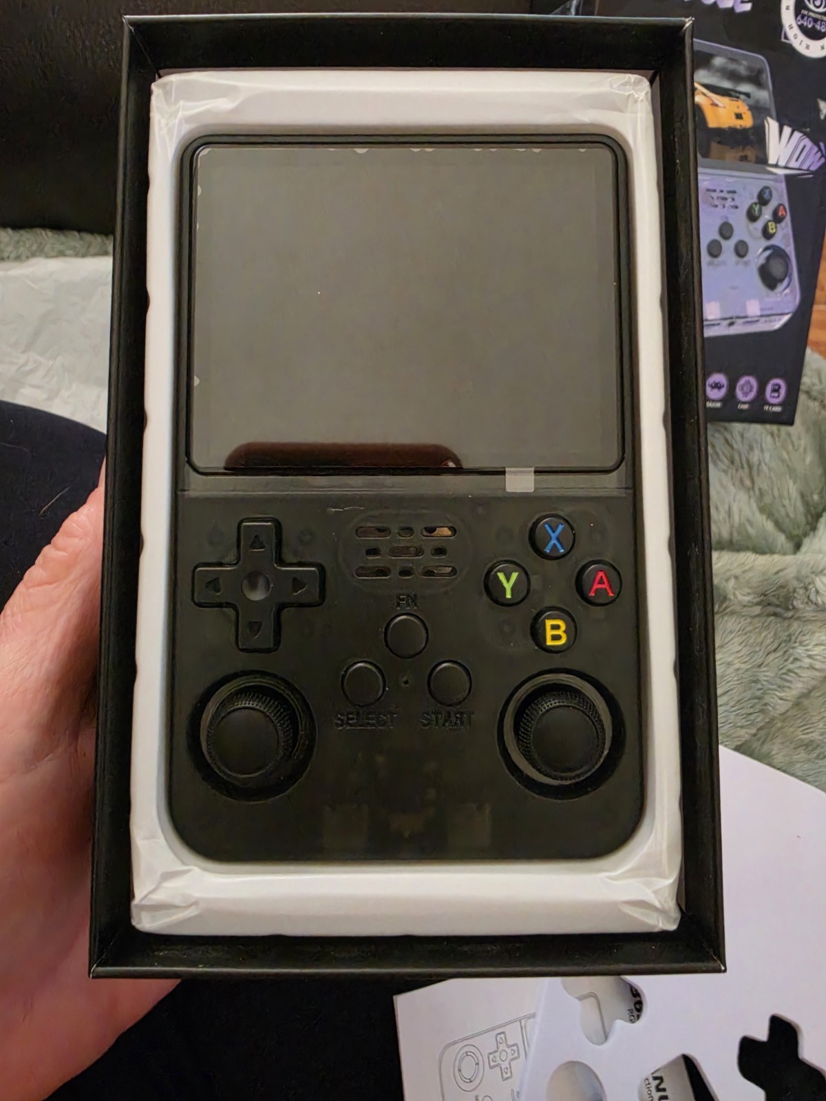 R36s Retro Handheld Game Console, 640×480 Retro Gaming Console 3.5 Inch IPS…