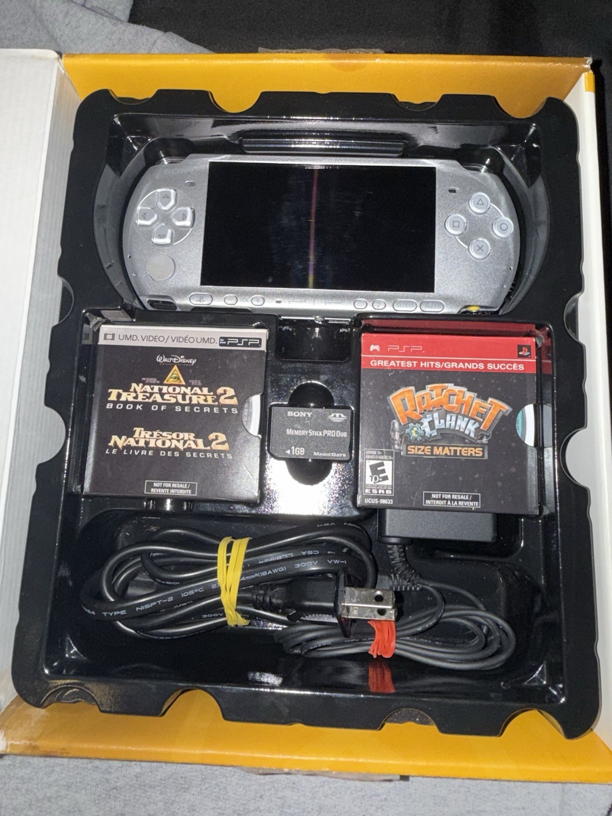 Sony PSP-3000 Silver Ratchet & Clank Size Matters Entertainment Pack Wi-Fi 1GB