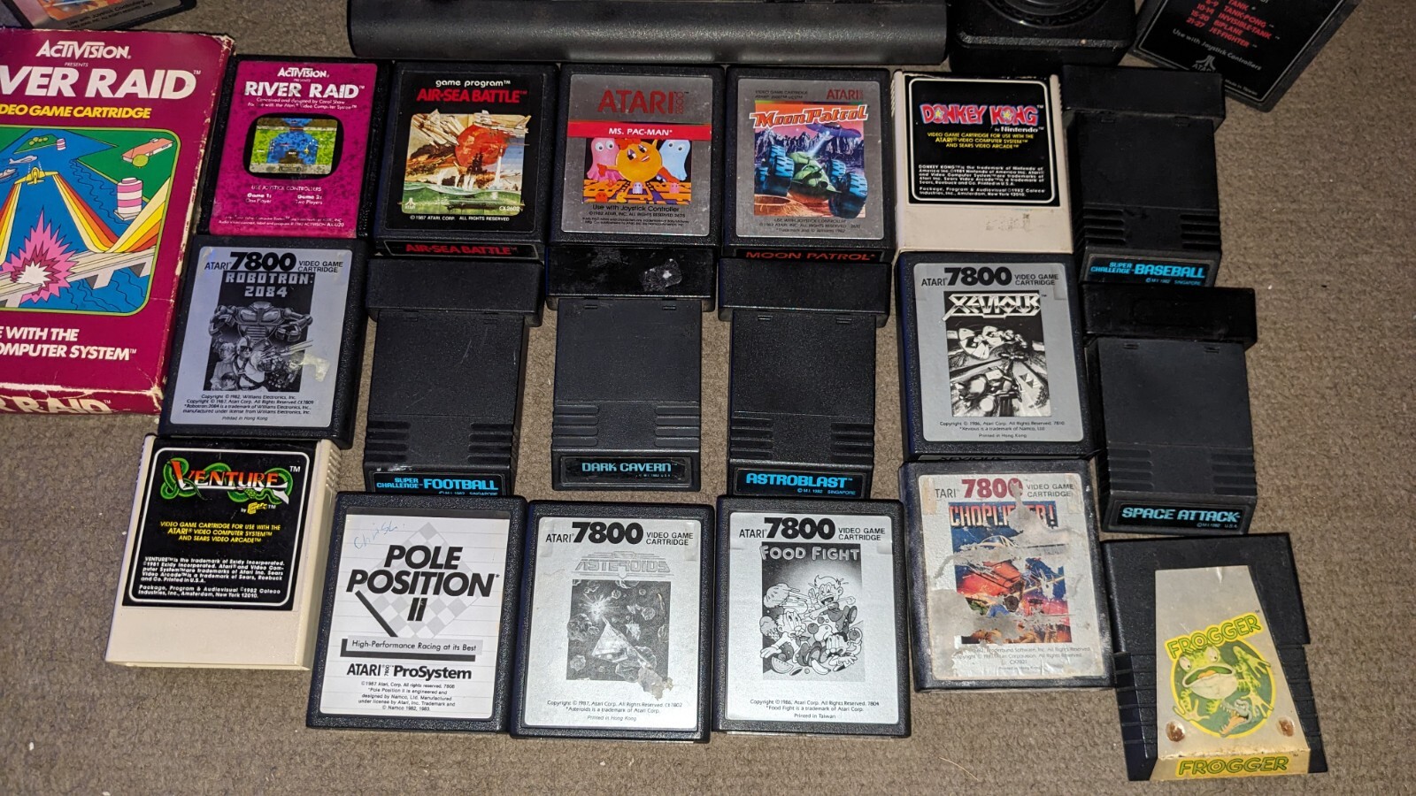Atari 7800 system 20 Games,2 Controllers hook ups Tested to work Good condition