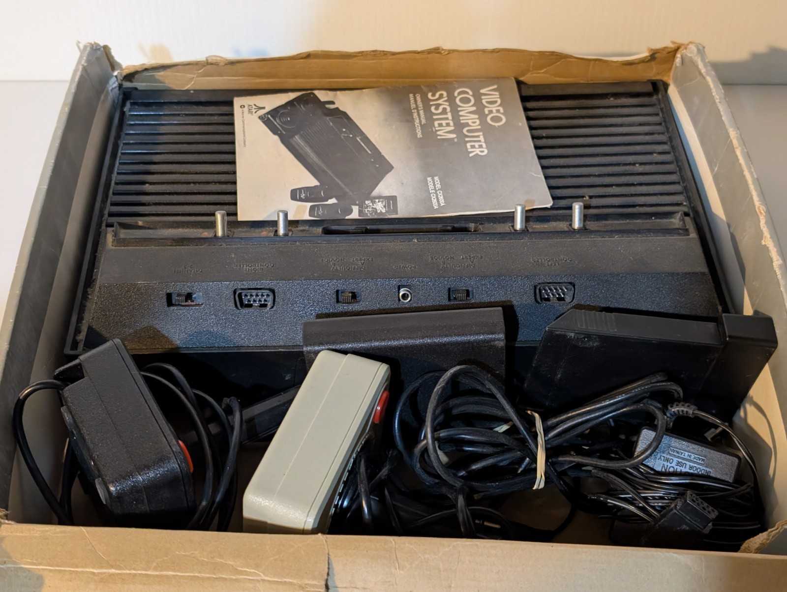 Atari 2600 Game Console, 2 Games, 2 Joystick, Manual