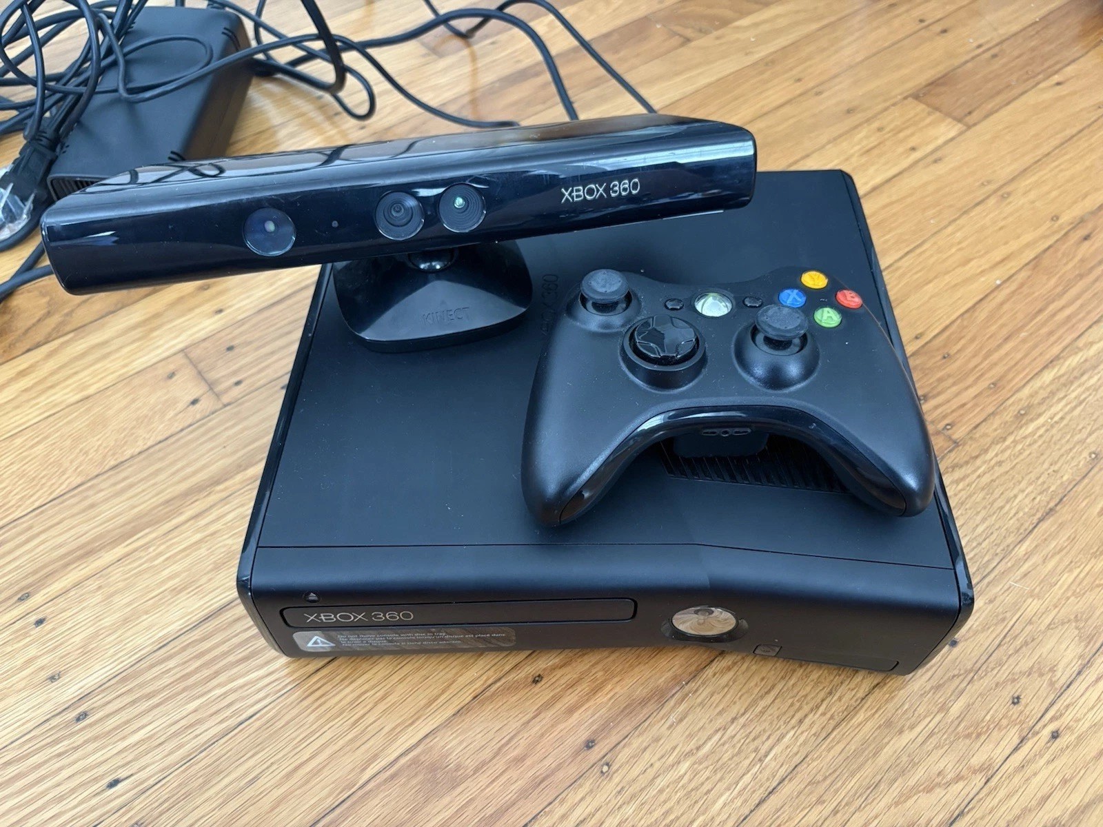 Microsoft Xbox 360 S Gaming Console and Kinect – Black – With Games & Controller
