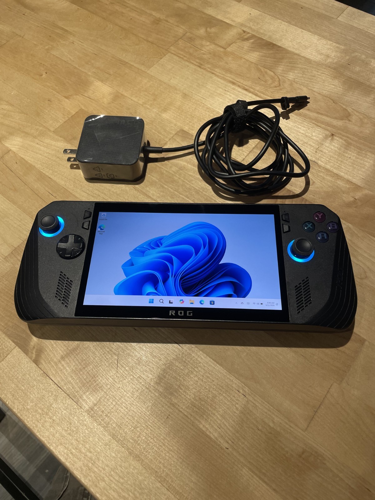 ASUS – ROG Ally X 7″ 120Hz FHD 1080p Gaming Handheld – AMD Ryzen Z1 Extreme 1 TB
