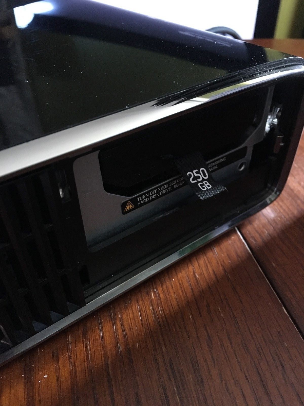 Microsoft Xbox 360 S Console w/250GB Gloss Black 2 Controllers + 8 games + HDMI