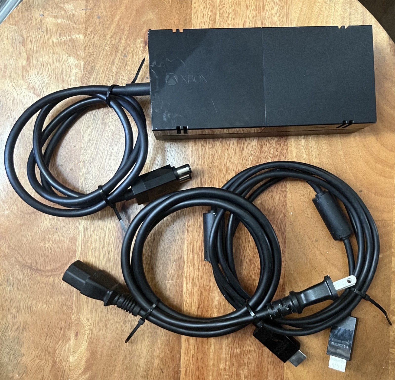 Xbox One 1540 500GB Black Console Bundle/Cords Madden 21/22/23
