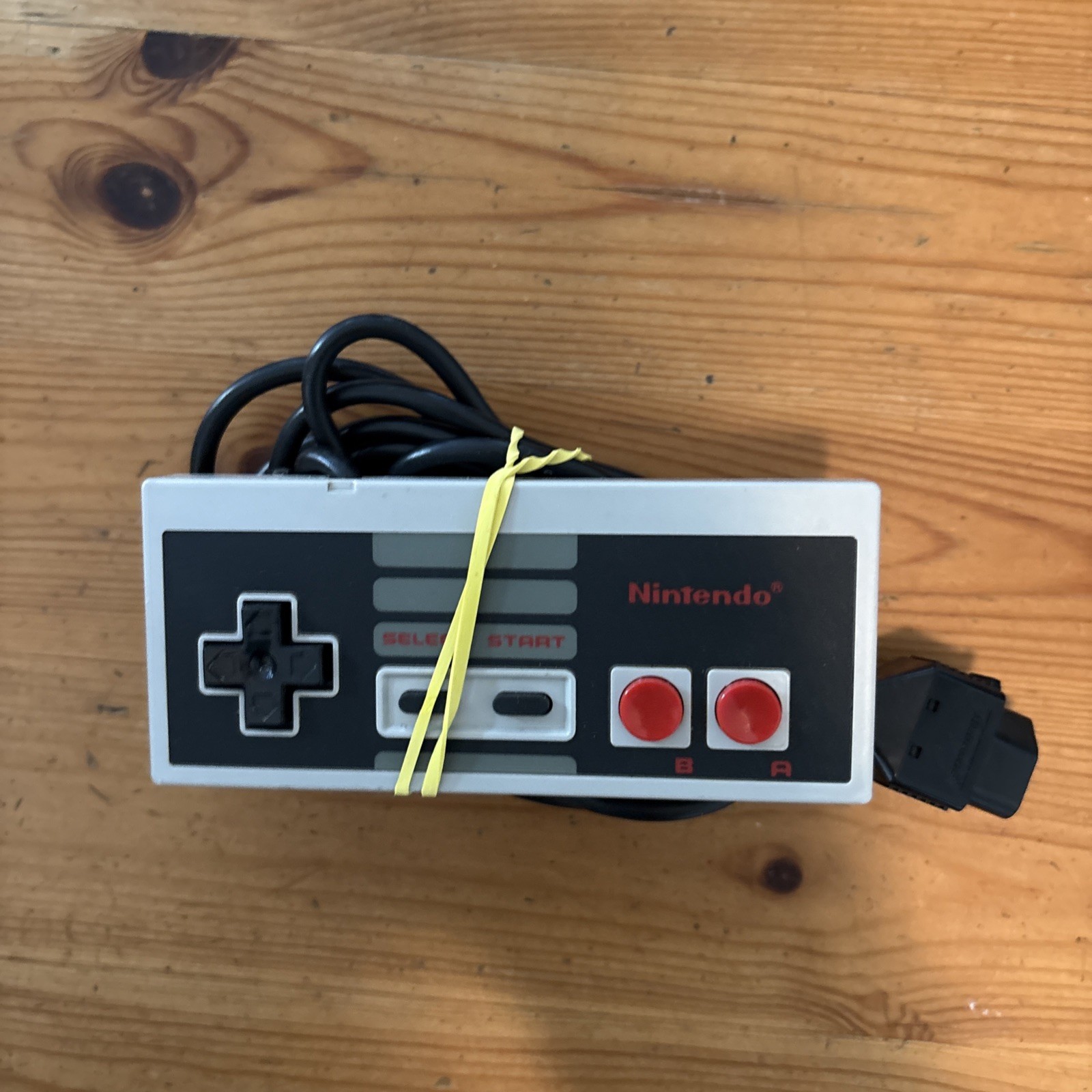 Nintendo Entertainment System NES 001 Console w one controller + manual
