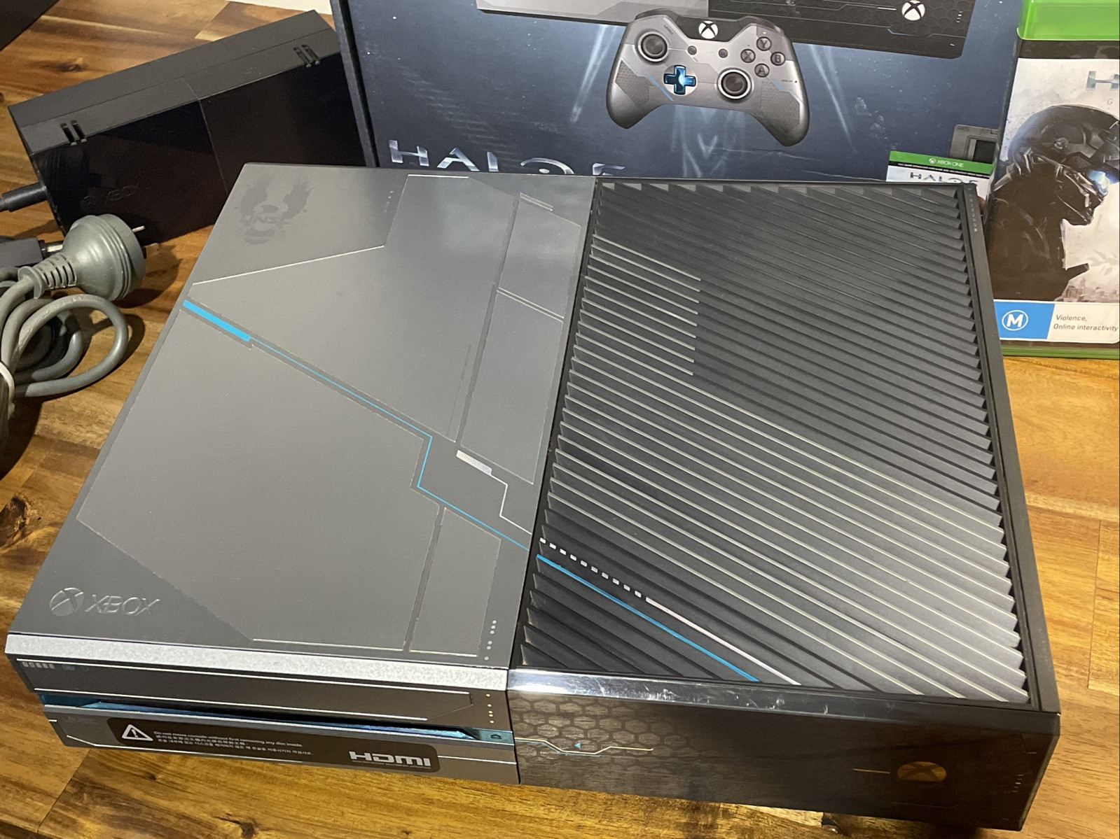 Microsoft Xbox One Halo 5: Guardians Limited Edition 1TB. Complete w/ Game