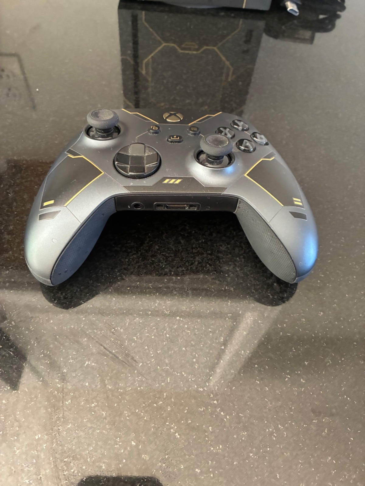 Excellent -Xbox Series X Halo Infinite 20th Anniversary Limited Edition + CNTRL