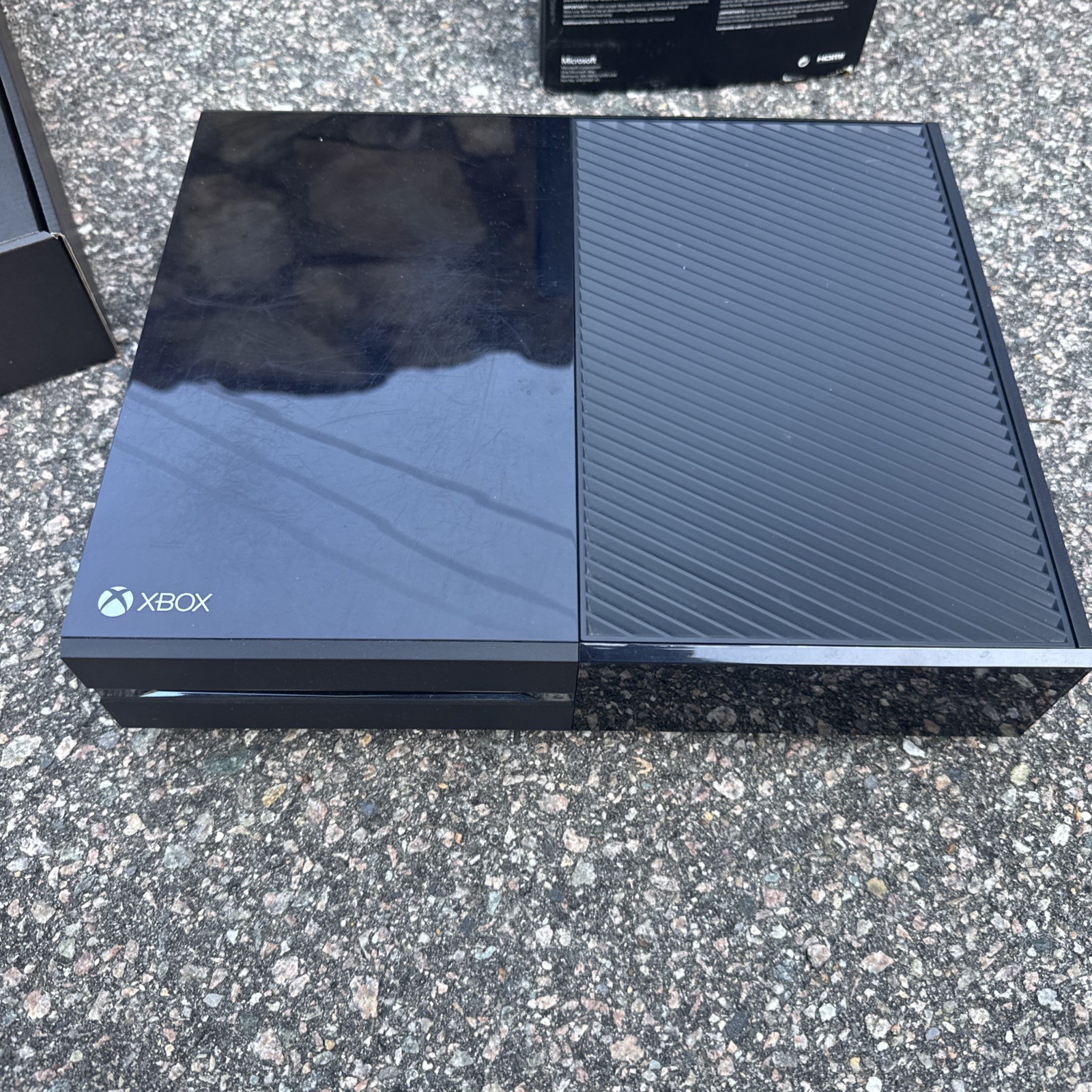 Microsoft Xbox One 1540 500GB Console – Black w/ Day One 2013 Controller