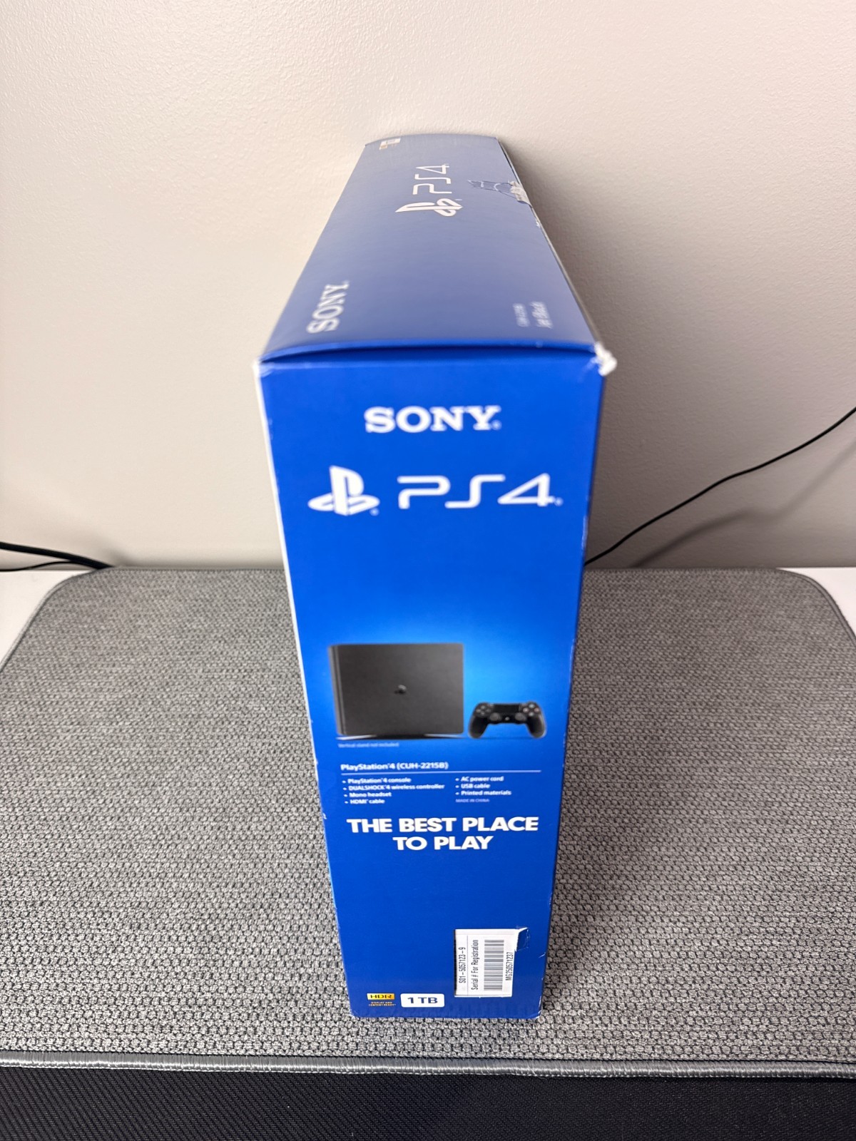 Sony PlayStation 4 Slim Disc Edition Model CUH-2215B w/ Box & Manuals!