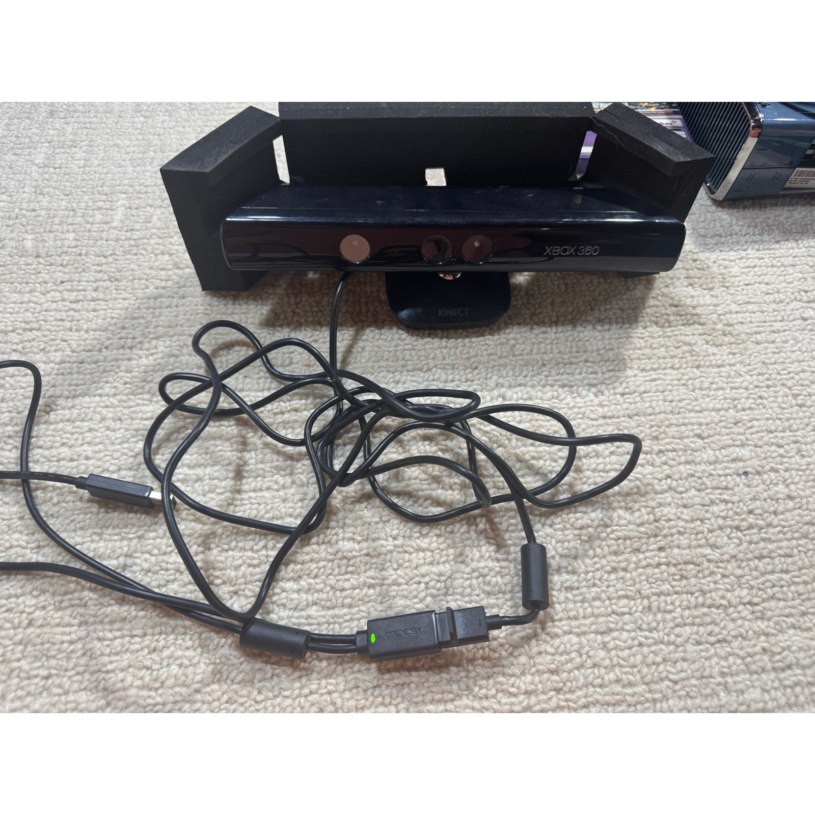 Halo 4 Xbox 360 Bundle – With Wireless Controllers, Kinect, Game. Tested – Works
